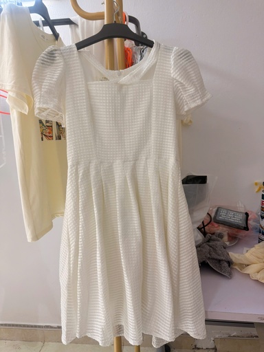 váy trắng cộc tay