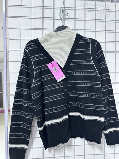 áo len kẻ đen phối cổ kem