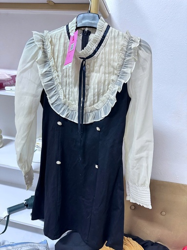 váy đen phối kem 