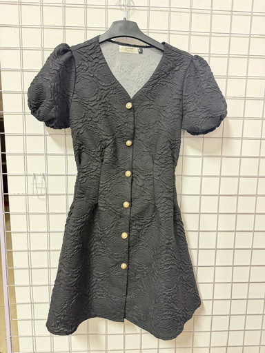 váy đen cổ tim tay bồng 