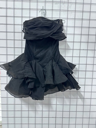 váy đen 2 dây xoè