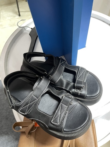 giày sandal đen 