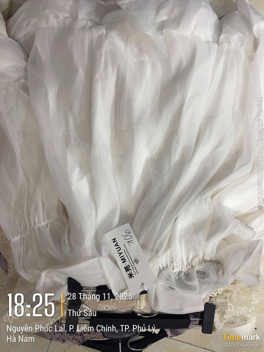 ÁO TRỄ VAI TRẮNG