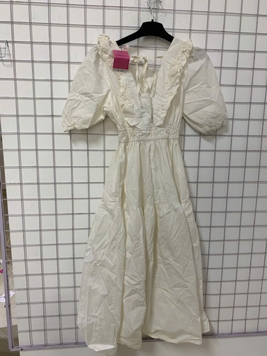 VÁY TRẮNG CỔ VUÔNG