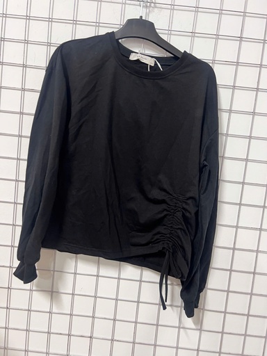 ÁO ĐEN BUỘC HÔNG LINH