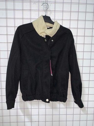 Áo Khoác Đen cổ kem T.Linh