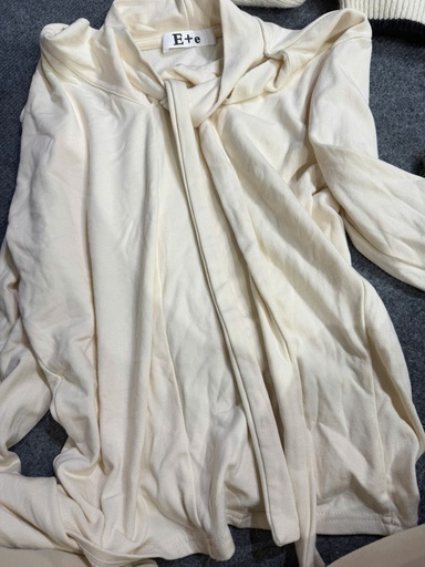 Áo phông kem dây buộc VTrinh 