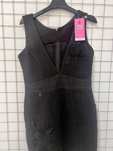 Váy đen nỉ gắn hoa NPTHAO