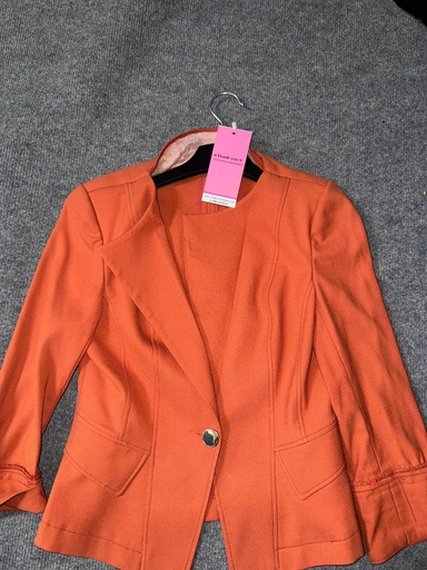 Áo khoác cam NTPTHAO