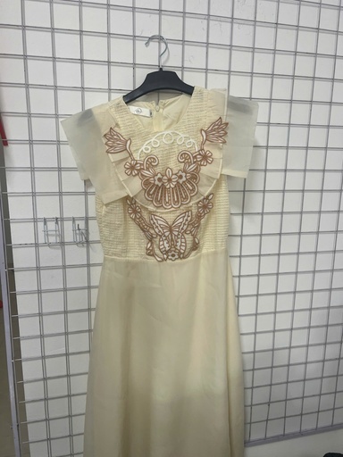 váy kem hoạ tiết ngực