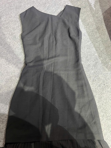 VÁY ĐEN SÁT NÁCH TRANG