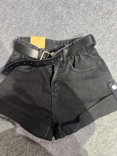 QUẦN SOOC ĐEN KÈM THẮT LƯNG TRANG