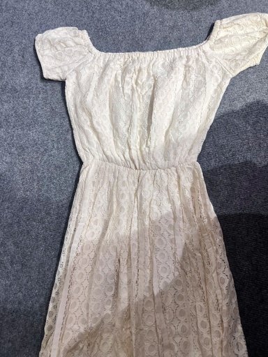 VÁY TRẮNG TRỄ VAI TRANG