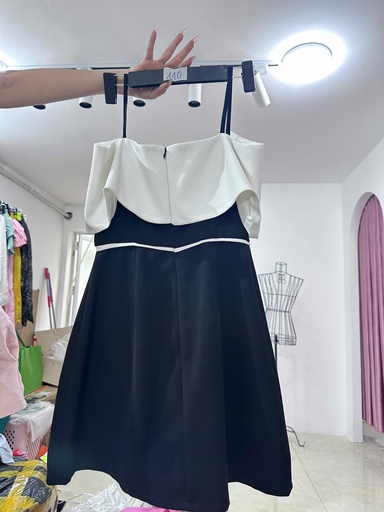 váy đen 2 dây phối trắng