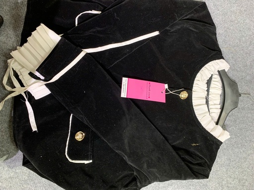 ÁO KHOÁC NHUNG CỔ BÈO XUAN