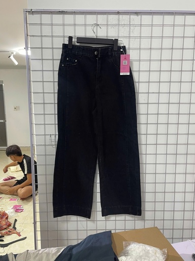 quần bò xuông đen