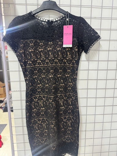 VÁY ĐEN REN HOA LÁ OANH