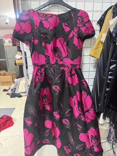 VÁY ĐEN HOA ĐỎ TO H&H OANH