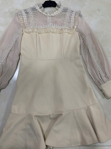 VÁY NHUNG KEM TAY VOAN OANH