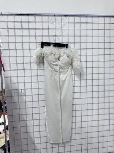 váy lông trắng trễ vai