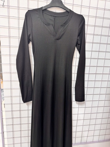 VÁY LIỀN ĐEN CỔ V THUYII