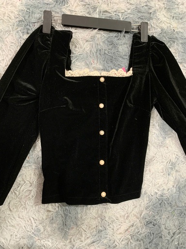 ÁO NHUNG ĐEN CỔ VUÔNG UYEN