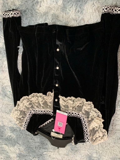 ÁO NHUNG ĐEN CỔ BÈO UYEN