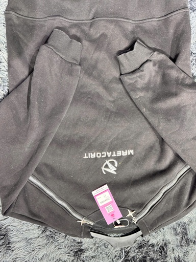 ÁO LEN ĐEN KHOÁ VAI VY