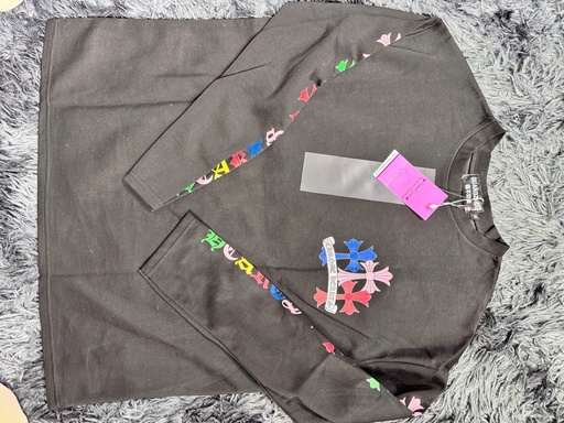 ÁO PHÔNG ĐEN HỌA TIẾT CHỮ THẬP THUY