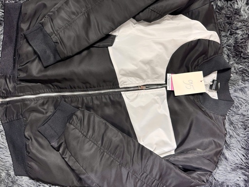 ÁO KHOÁC TRẮNG NIKE THUY