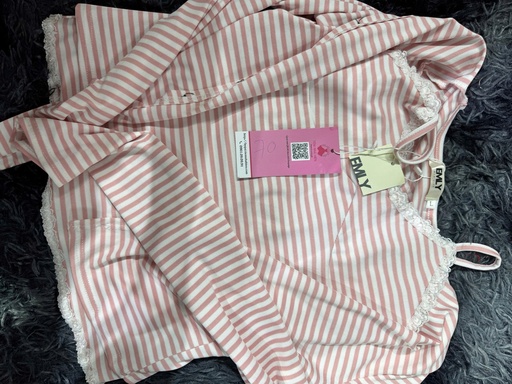 ÁO DÂY HỒNG KẺ KÈM ÁO KHOÁC NGOÀI THUY