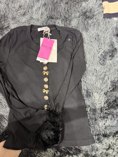 ÁO LEN ĐEN TAY LÔNG THUY