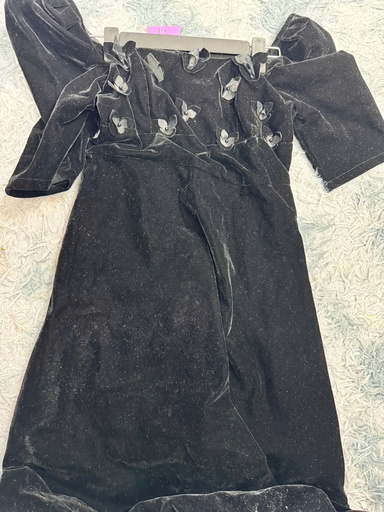 VÁY NHUNG ĐEN CỔ VUÔNG PHUONG