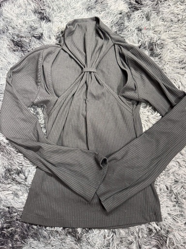 ÁO LEN ĐEN NƠ NGỰC 