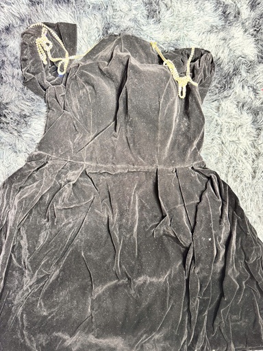 VÁY  ĐEN DÂY ĐÁ 