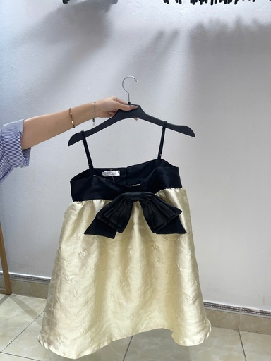 váy 2 dây kem đen nơ