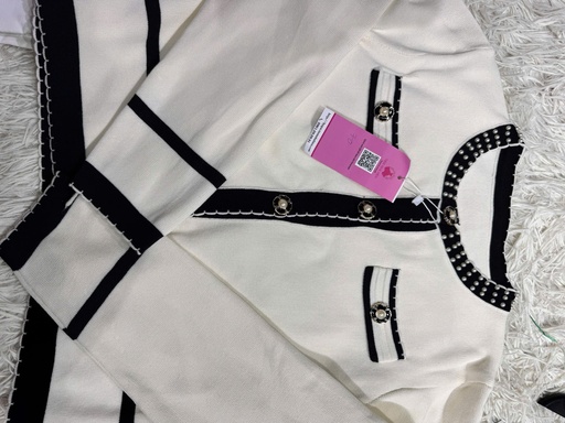 ÁO LEN CHANEL TRẮNG ĐEN 