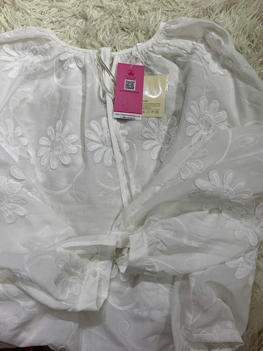 ÁO SƠMI TRẮNG VOAN HOA TRỄ VAI THUY