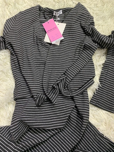 SÉT VÁY DÂY KẺ ĐEN KÈM ÁO KHOAC NGOÀI THUY