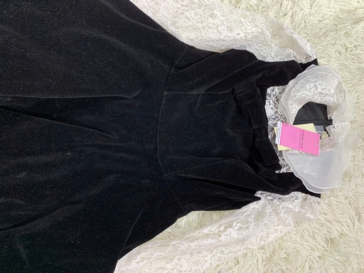 VÁY NHUNG ĐEN THUY PASS