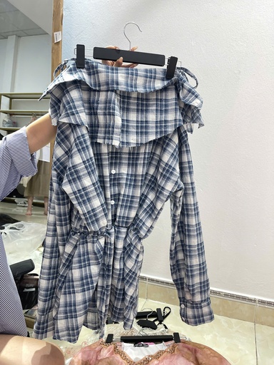 áo sơmi xanh kẻ trắng