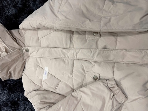 ÁO KHOÁC TRẮNG CÓ MŨ THUY