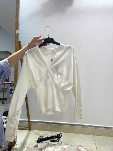 áo trắng cổ tym,