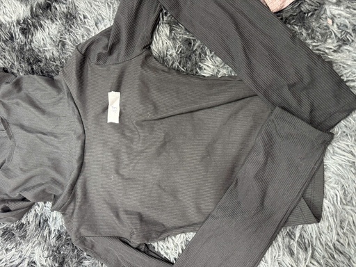 ÁO PHÔNG ĐEN CÓ MŨ THUY