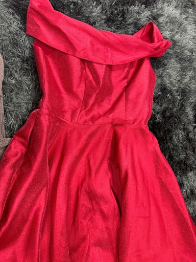 VÁY TRỄ VAI ĐỎ TOAN