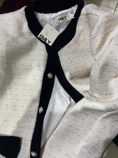 ÁO KHOÁC DẠ NƠ TRẮNG THUY