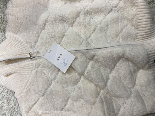 ÁO KHOÁC LÔNG CỪU TRẮNG THUY