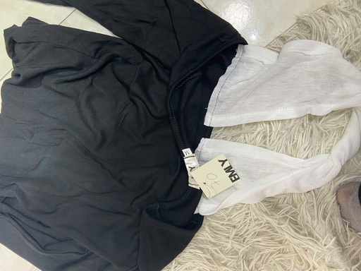 ÁO LEN ĐEN CỔ TRĂNG HOTHIT THUY