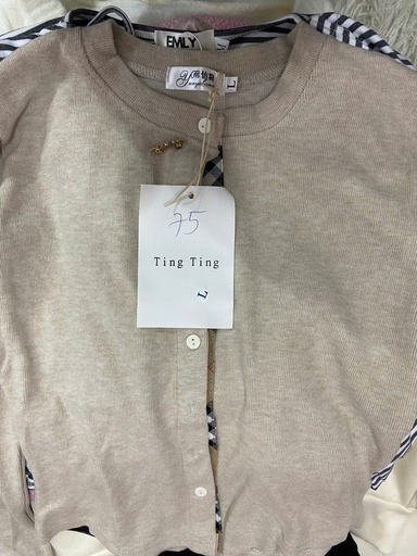 ÁO LEN NÂU KEM KẺ BBR THUY