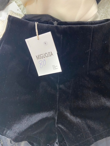 QUẦN SOOC NHUNG ĐÙI THUY